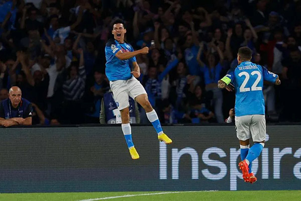 Duelo histórico en Napoli con tres mexicanos en cancha en Champions League