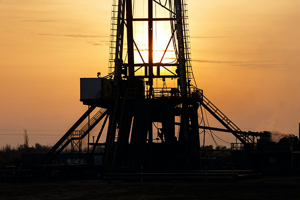 Reserva de petróleo de EU alcanza su nivel más bajo desde junio de 1984