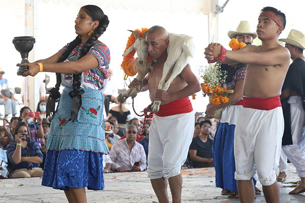 Inicia temporada de Mole de Caderas; pide Barbosa comercializar y vender carne original