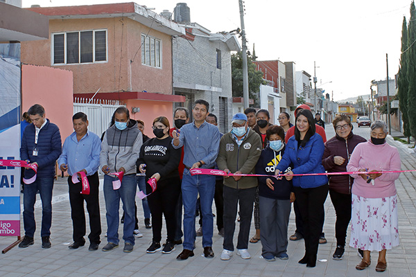 Lleva a cabo Eduardo Rivera entrega simultánea de cuatro calles rehabilitadas