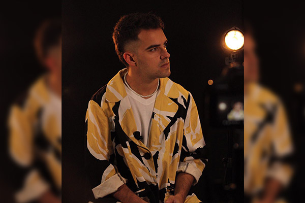 Douglas Vázquez estrena el video y sencillo “Desapego”