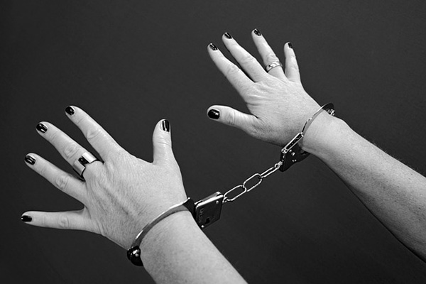Exfuncionaria vinculada a proceso por amenazas a una mujer