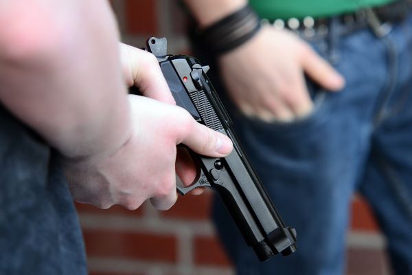 Comando fue por “el Lolo” y “el Chino”: uno fue atropellado; el otro, baleado