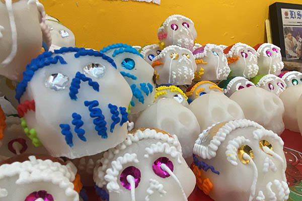 Calaveritas de azúcar, tradición mexicana que dulcería “El Colibrí” mantiene viva