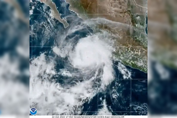 Roslyn ya es huracán de categoría 4 y se desplaza hacia costas mexicanas