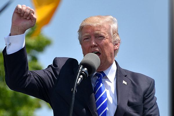 Insinúa Trump intenciones de volver a competir por la presidencia en 2024