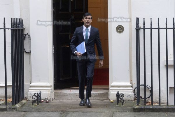Carlos III nombra a Rishi Sunak como nuevo primer ministro del Reino Unido