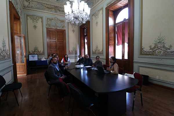 Ayuntamiento promueve campaña de regulación de anuncios, toldos y lonas en el CH