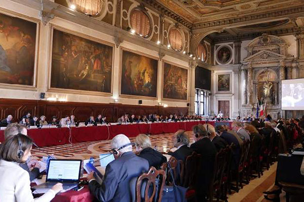 "Ya no existe la Nueva España": políticos confrontan a la Comisión Europea