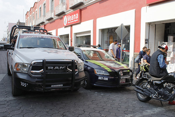 Ambulantes arman trifulca tras decomiso de mercancía en el CH