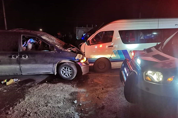 Sujetos alcoholizados impactan a una ruta Flecha Azul