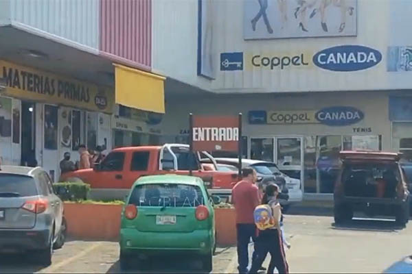Hampones asaltan Coppel y golpean al guardia de seguridad