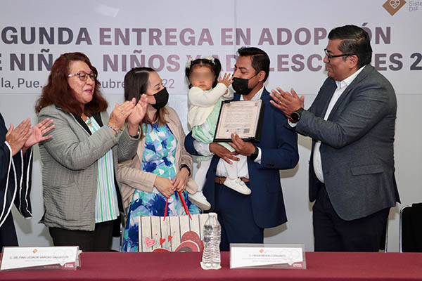 SEDIF lleva a cabo segunda entrega de menores de edad en adopción