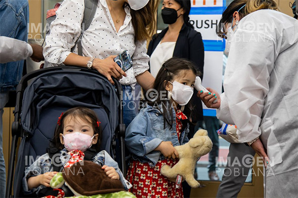 Aumentan infecciones respiratorias entre niños de EU; menos de la mitad de adultos usa mascarilla