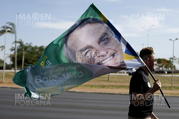 Policía brasileña rompe bloqueos bolsonaristas con balas de goma y gas