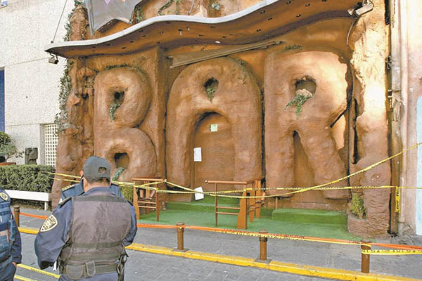 Salvador Cabañas, el “JJ” y la historia en el “Bar Bar”