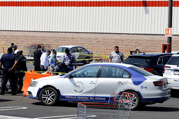Sube a dos la cifra de muertos por balacera en Costco
