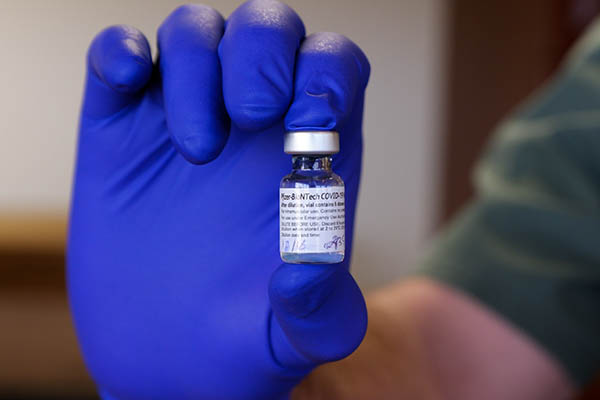 Pfizer y BioNTech harán pruebas clínicas de una vacuna combinada contra gripe y covid-19