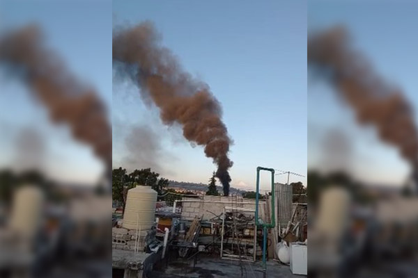 Enorme columna de humo por quema de llantas causa alarma en la Historiadores