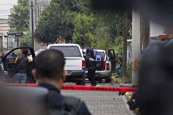 Huachicoleros balean y retienen a policías en Chignahuapan