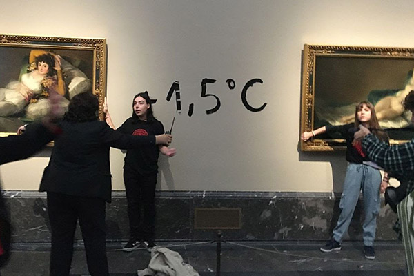 Ecologistas españolas se pegan a dos cuadros de Goya en el Museo del Prado