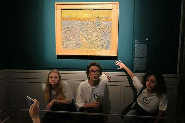 Roma inicia investigación contra ambientalistas por arrojar sopa sobre cuadro de Van Gogh
