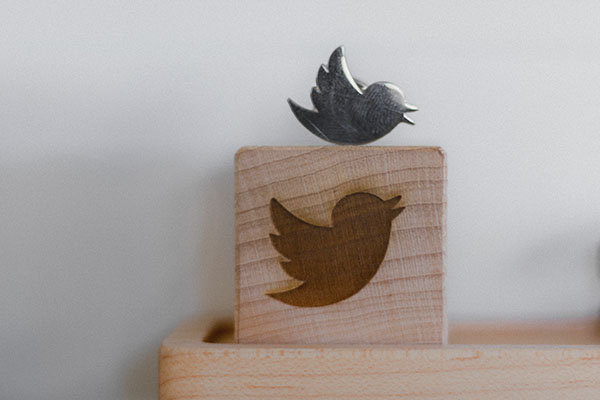 Tras despidos masivos, Twitter pide a algunos empleados que regresen