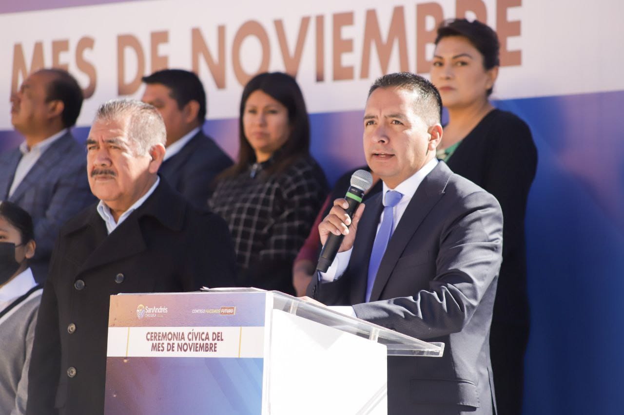 Encabeza Mundo Tlatehui ceremonia cívica de noviembre