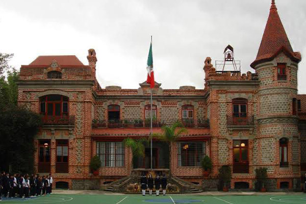 Tragedia en CDMX: niño muere ahogado en colegio; padres acusan negligencia