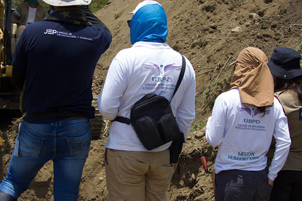 Inicia búsqueda de desaparecidos en fosa común más grande de Colombia