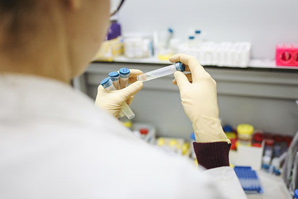 Ascienden a 7,377 los casos de viruela del mono en España
