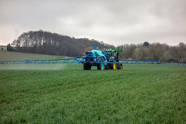 Estiman que 280,000 toneladas de fertilizantes rusos están detenidas en Europa