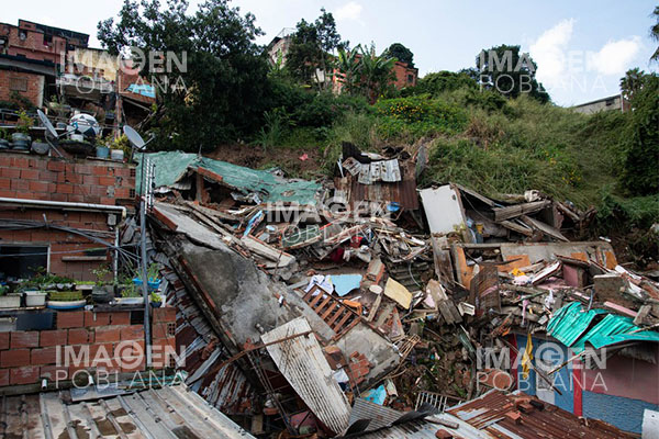 Lluvias dejan incomunicadas más de 3,200 familias en Venezuela