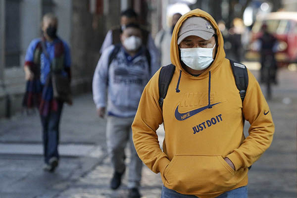 Sin refuerzo de vacuna anticovid, el remedio es cubrebocas y distancia social