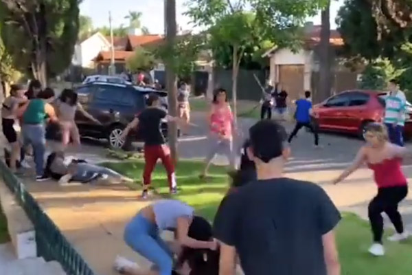 Brutal pelea campal entre alumnos de secundaria deja 9 heridos en Argentina