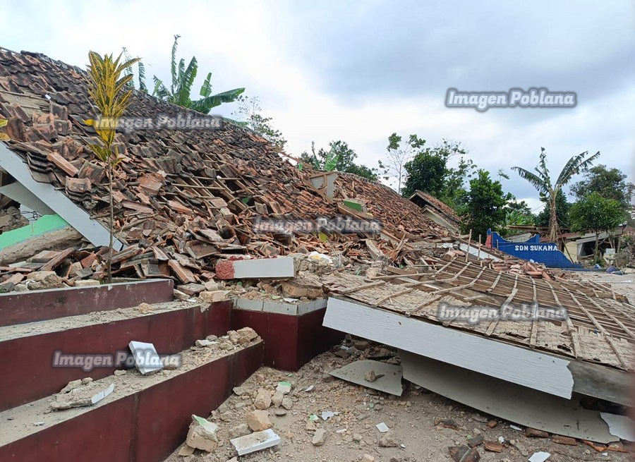 Aumentan a 162 los muertos por el terremoto de Indonesia