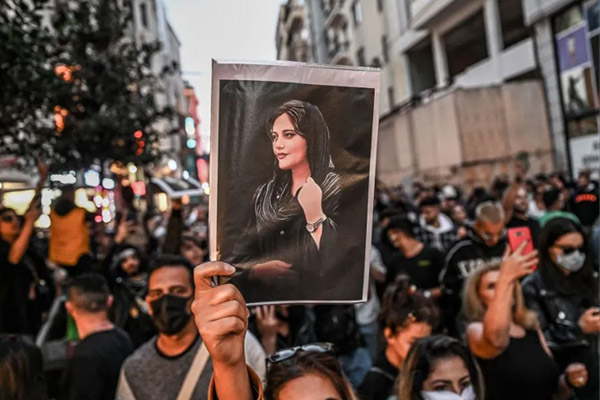 ONU informa de más de 300 muertos desde el inicio de protestas en Irán