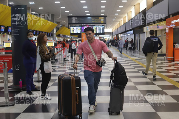 Brasil reintroduce uso obligatorio de mascarillas en aeropuertos y aviones