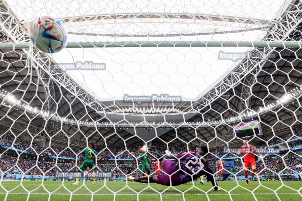 Con gol de un suizo-camerunés, Suiza supera a Camerún