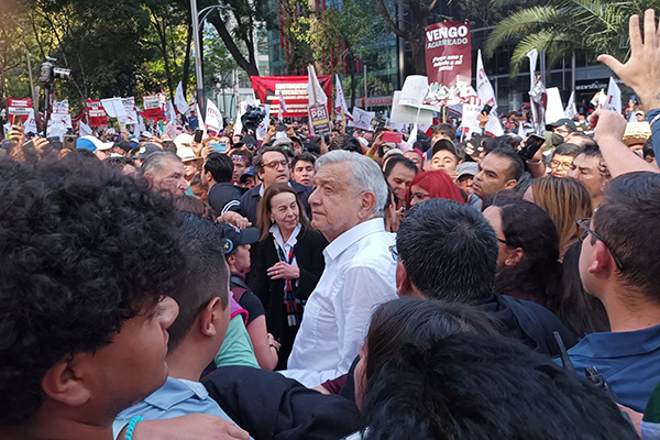 López Obrador vuelve a marchar para conmemorar 4 años de su sexenio
