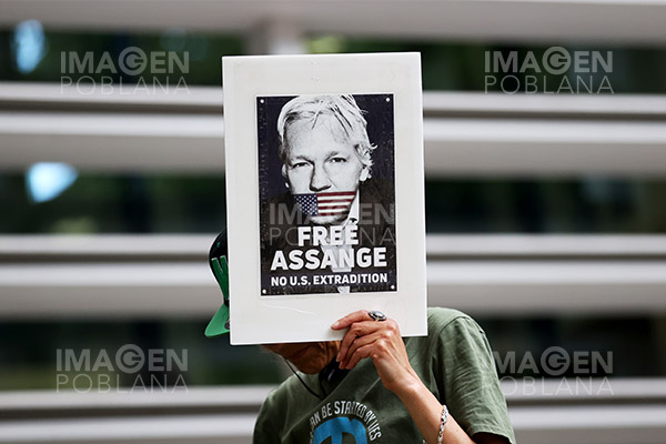 Medios llaman a EU a suspender el enjuiciamiento de Assange