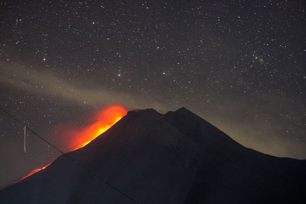 Hawái es escenario de la erupción simultánea de dos volcanes por primera vez en 38 años