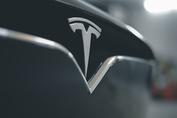 Más de 435,000 vehículos Tesla son retirados por problemas de software en China