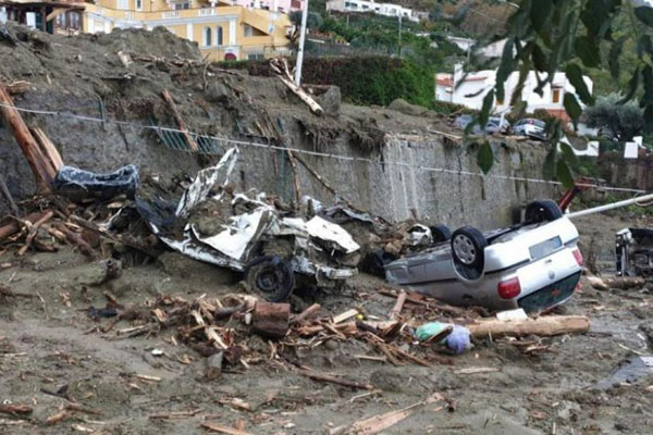 Suben a 11 los muertos por deslizamiento en la isla italiana de Isquia