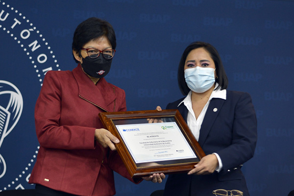 Licenciatura en Enfermería BUAP recibe reacreditación por parte del COMACE