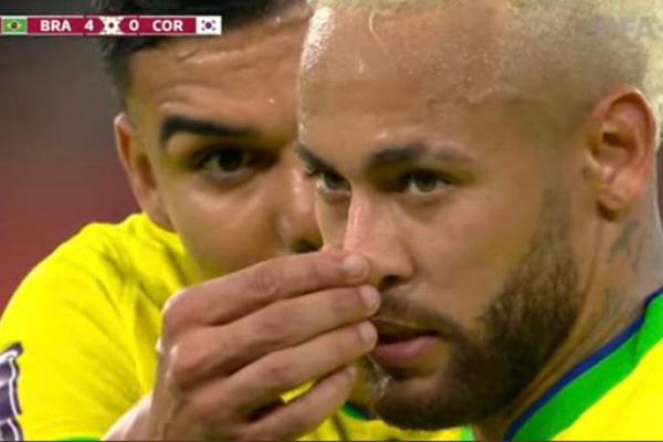 ¿Qué fue lo que le puso Casemiro en la nariz a Neymar?