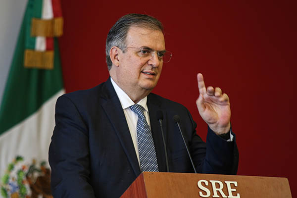 México concedería asilo político a presidente peruano destituido si él lo pide