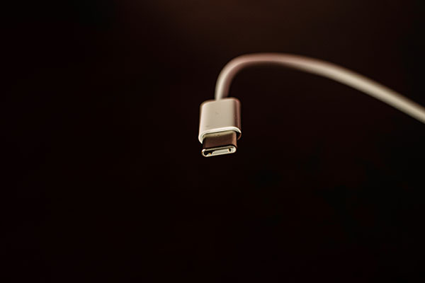 Europa pone fecha límite para estandarizar el cargador único USB-C en smartphones
