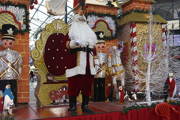 ¿Sigue vigente la tradicional foto con Santa Claus?