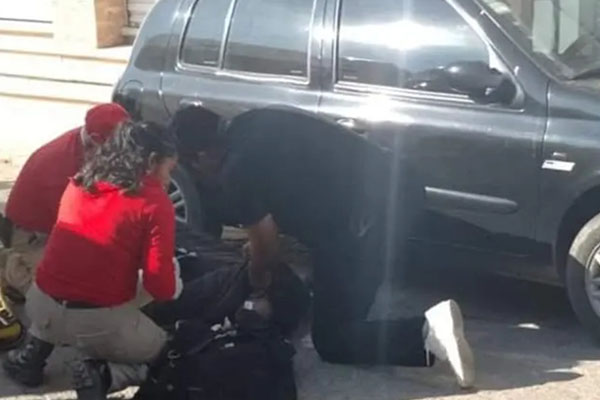 Sujetos armados acribillan a un hombre en la entrada de su casa